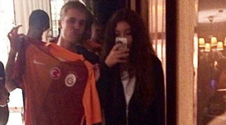 Dünyaca ünlü star Justin Bieber Galatasaray taraftarı çıktı! - Resim: 1