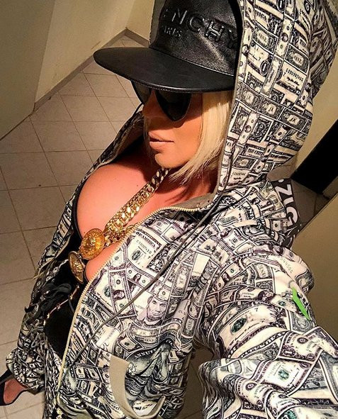 Jelena’dan cüretkar selfie - Resim: 1