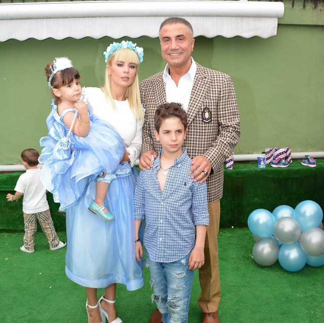 Kaçtı denilen Sedat Peker efkarın dibine vurdu! Eşi de mesaj yayınladı - Resim: 1