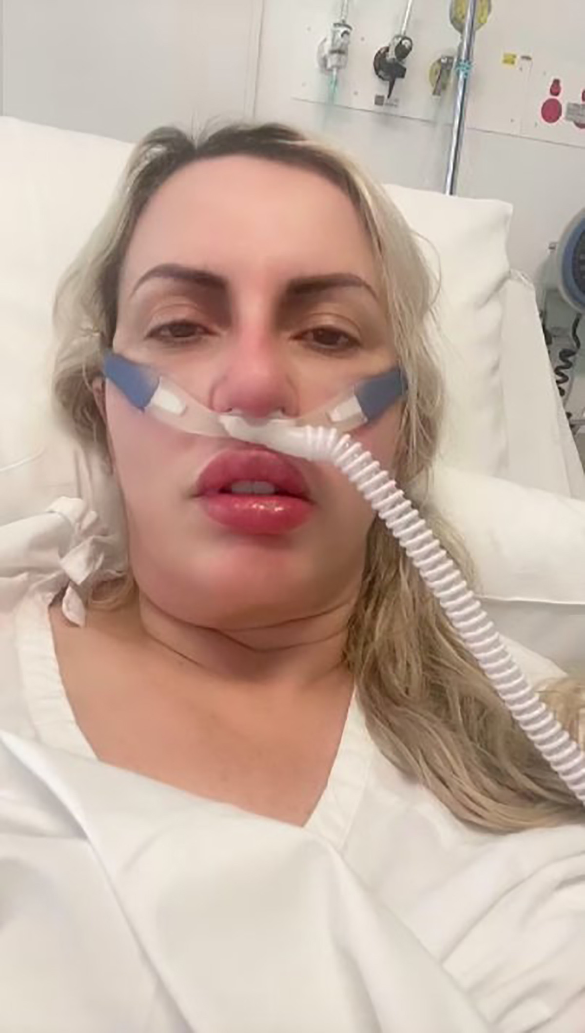 Delta'ya Yakalanan İki Çocuk Annesi Kadın: Facebook'ta Aşı Karşıtlarına İnandığım İçin Bu Haldeyim - Resim: 1