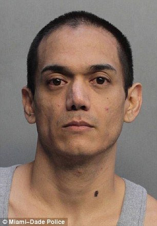 Kadın gibi giyinip birlikte olduğu 150 erkeği gizli kamerayla çekti - Resim: 1