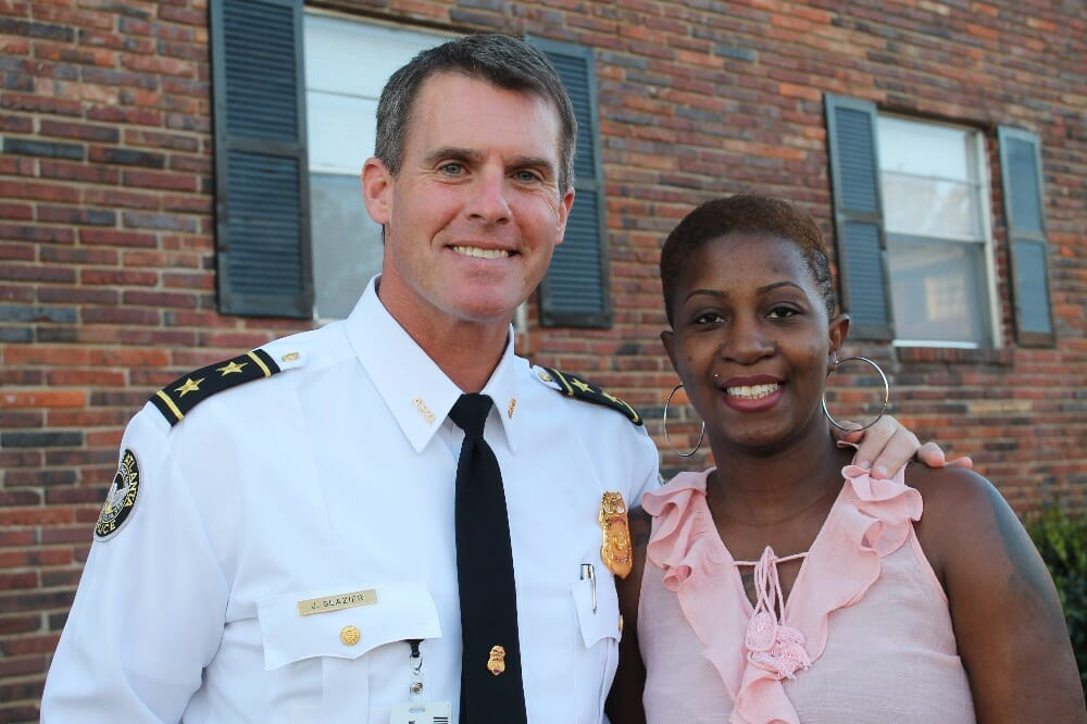 Anne ve 4 çocuğunun hayatını rutin kontrol için durduran polis kurtardı - Resim: 2