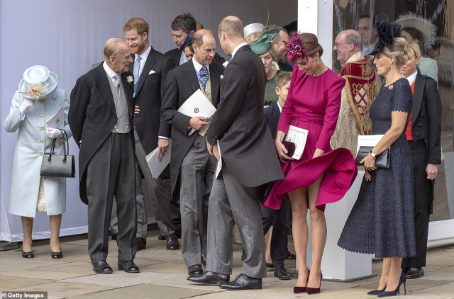 Rüzgar kraliyet gelini Kate Middleton'a zor anlar yaşattı - Resim: 1