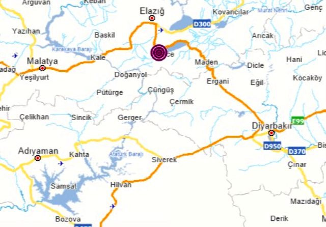 Kılıçdaroğlu canlı yayın esnasında depreme yakalandı