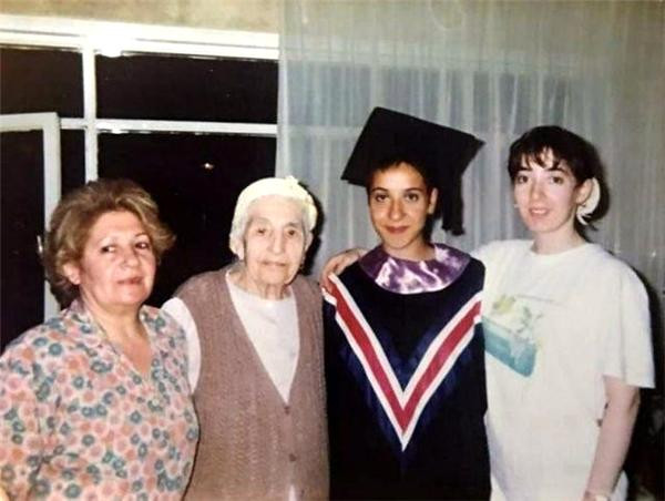 Kırmızı Oda'nın yıldızı Binnur Kaya'nın Ablası da Ünlü Çıktı - Resim: 1