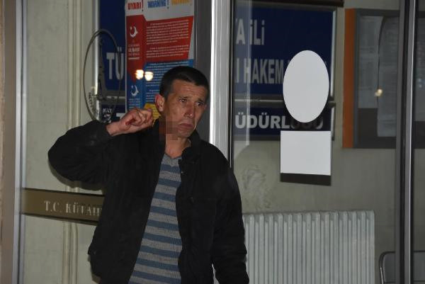 Valilik Önünde şehadet getirip usturayı boynuna vurdu - Resim: 1