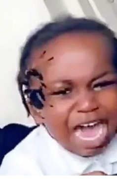 Kylie Jenner da çocuğunun yüzünde örümcek gezdirdi - Resim: 1