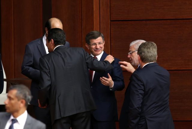 Davutoğlu 15 Temmuz Özel Oturumunu böyle izledi! - Resim: 1