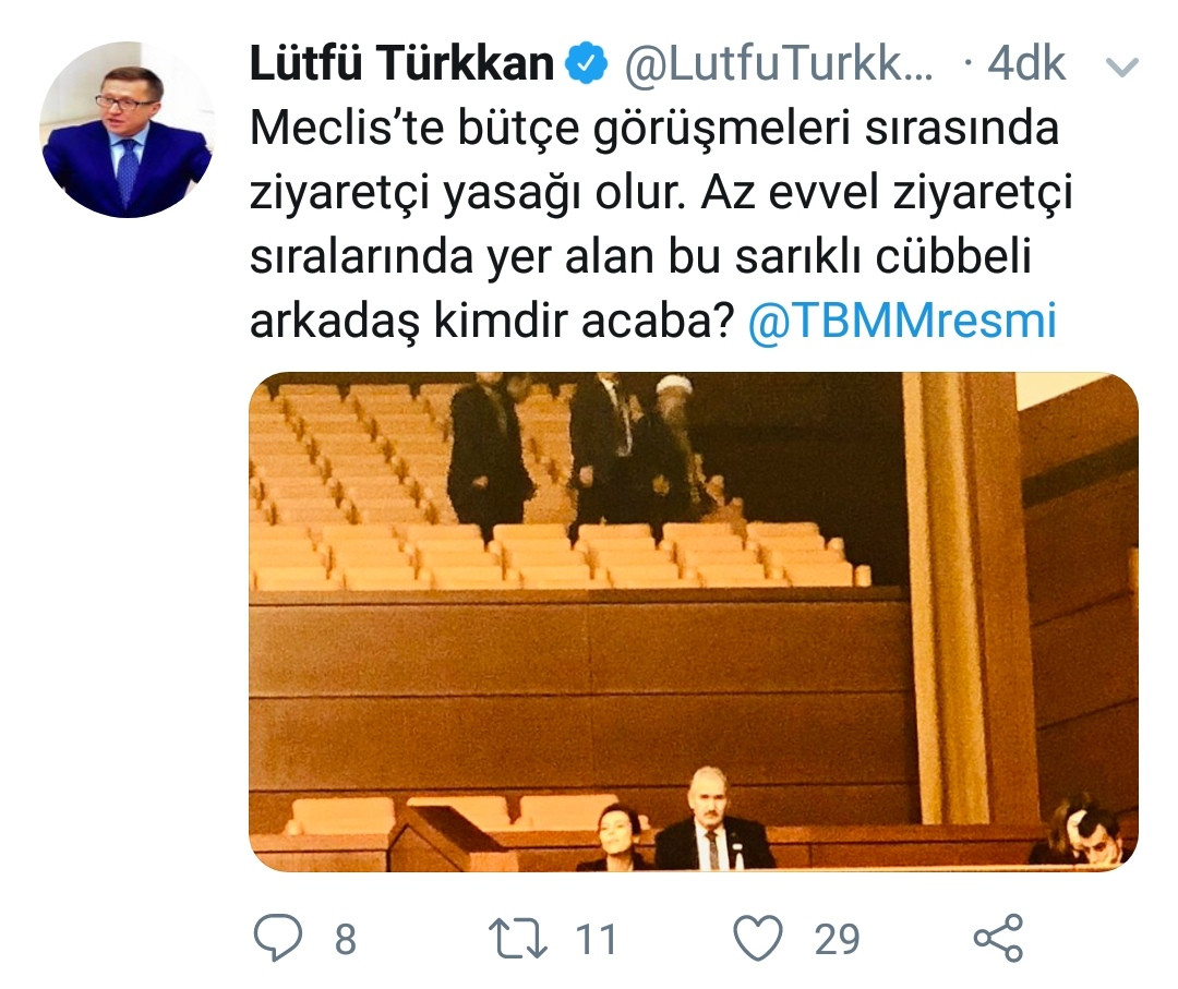 Lütfü Türkkan'ın dikkatinden kaçmadı: Locadaki sarıklı cübbeli kim? - Resim: 1
