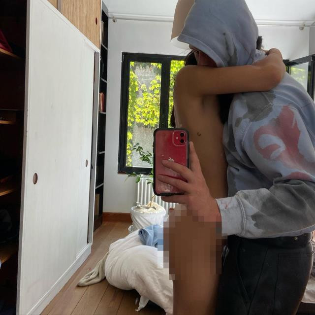 Bennu Gerede'nin Oğlu Sevgilisini Çırılçıplak Paylaştı - Resim: 1