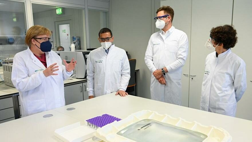 Merkel'den Özlem Türeci ve Uğur Şahin'e Dikkat Çeken Ziyaret - Resim: 1