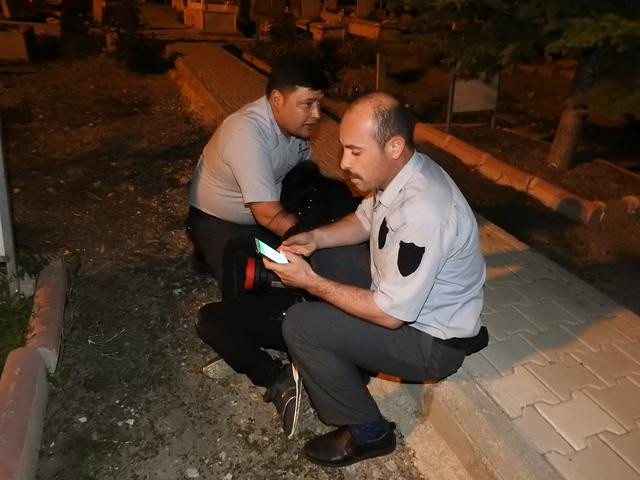 Mezarlıkta ağlayan kız zorla Seda Sayan'la programına çıkarıldı! - Resim: 2