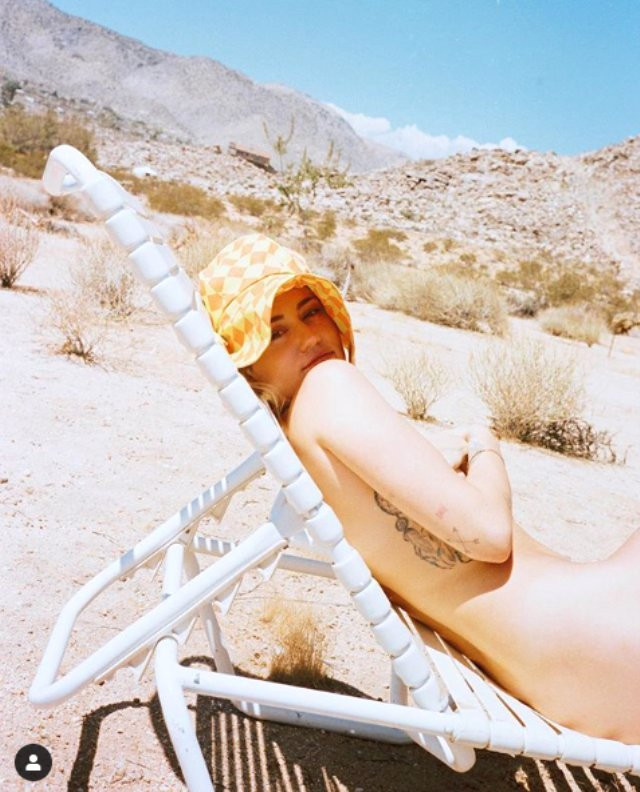 Miley Cyrus'dan çırılçıplak yaz fotoğrafı! - Resim: 1