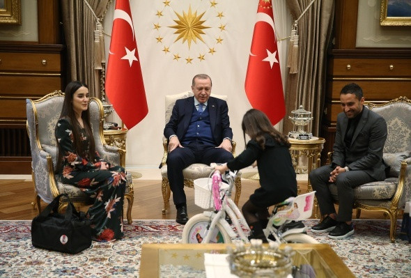 Cumhurbaşkanı Erdoğan minik Irmak'la görüştü - Resim: 1