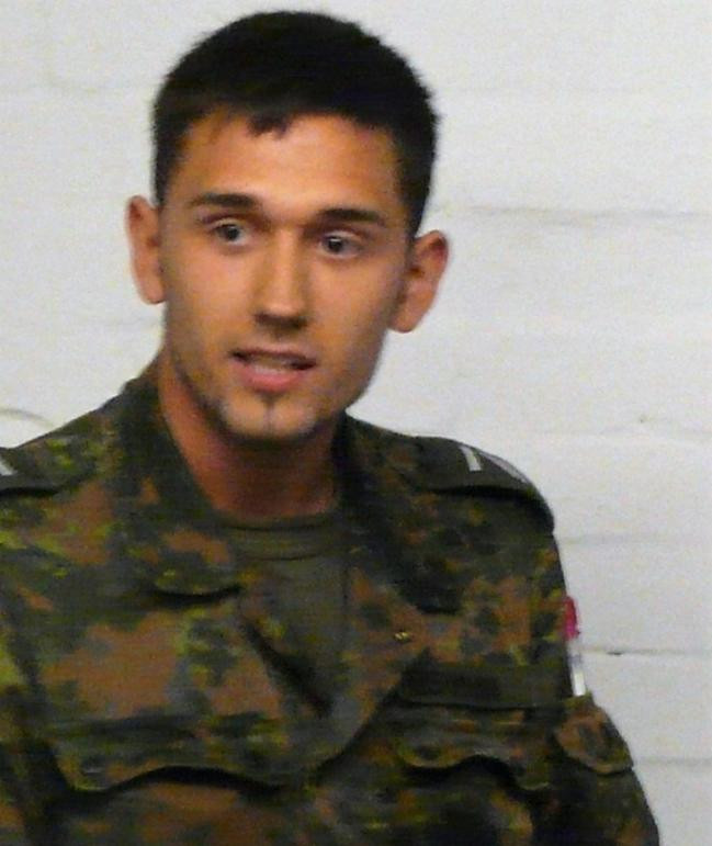 Çıplak izdivaçın travesti adayının askerlik fotoğrafı ortaya çıktı - Resim: 1