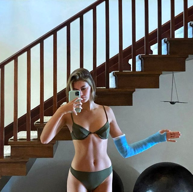 Ünlü model Kaia Gerber, bikinili pozuyla kötü haberi verdi! - Resim: 1