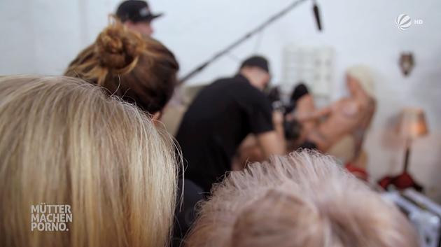 Alman anneler çocukları için cinsel içerikli film çekti - Resim: 1
