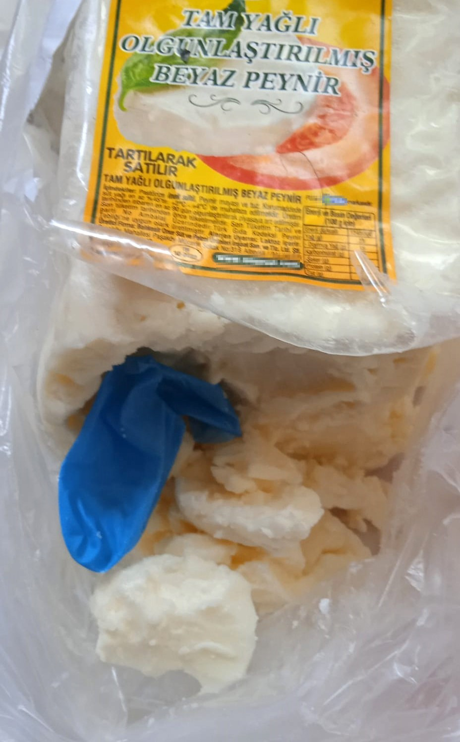 Skandal Olay: Migros'tan Aldığı Peynirden Eldiven Çıktı! - Resim: 1