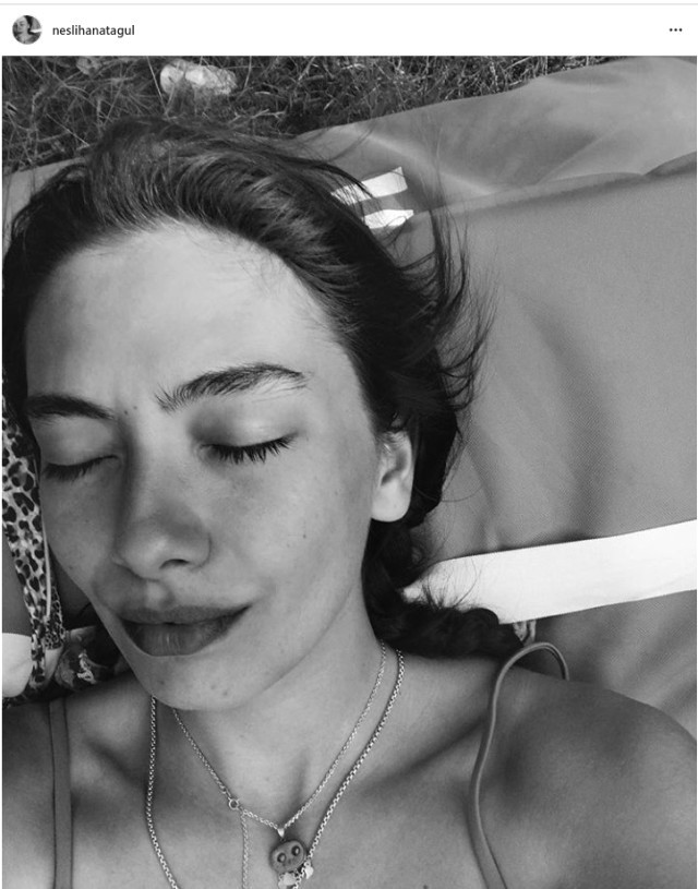 Neslihan Atagül'ün ağaç altında uyurken verdiği poz büyüledi - Resim: 1