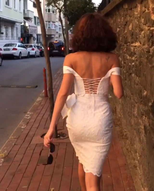 Seksi oyuncu Nesrin Cavadzade bu pozuyla sosyal medyayı salladı - Resim: 1