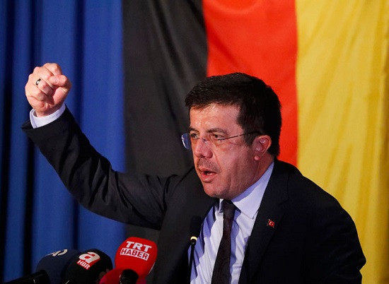 Zeybekçi'den Macron'a cevap: Erdoğan'ın seninle konuşmasının lütuf olduğunu unutma - Resim: 1