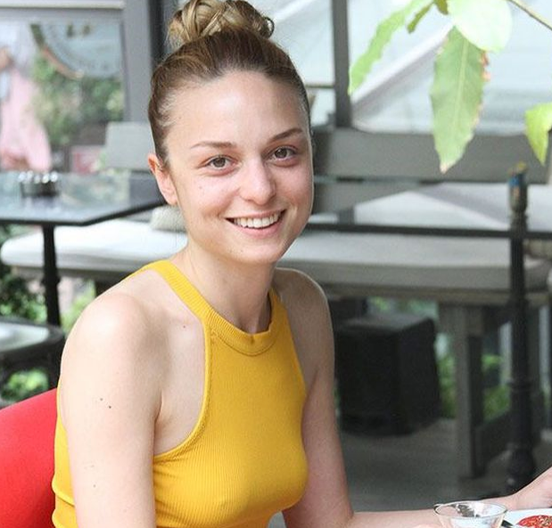 Ünlü oyuncu Nilperi Şahinkaya makyajsız görüntülendi - Resim: 1