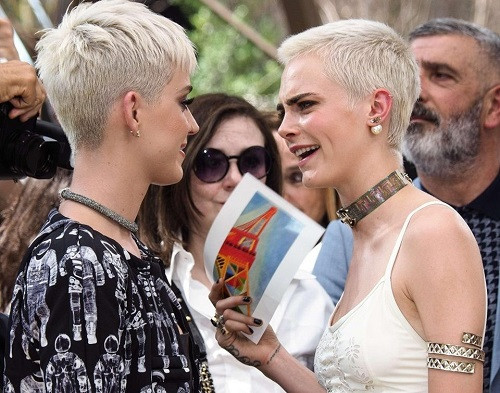 Katy Perry ile Cara Delevingne saç modelleriyle pişti oldu - Resim: 1