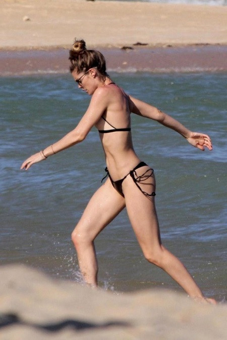 Candice Swanepoel'in plaj keyfi - Resim: 2