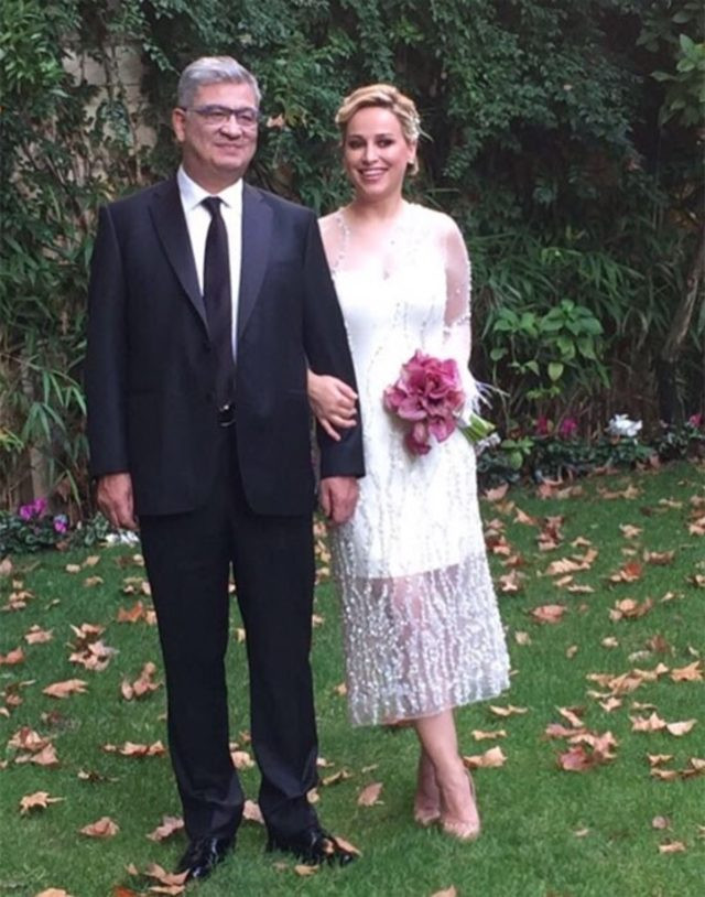 Sevval Sam Ile Anlasilmadi Yeni Reklam Yuzu Erdogan In Danismaninin Esi Medyafaresi Com Mobil