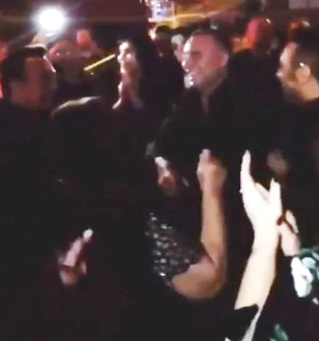 Deniz Çakır ve Oktay Kaynarca sarmaş dolaş eğlendi - Resim: 1