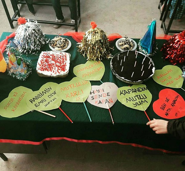 Küçük yaşta kapanan kızlar için skandal parti - Resim: 3