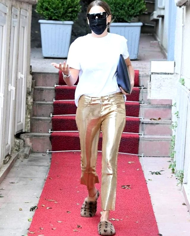 Serenay Sarıkaya 15 bin TL'lik terlikleriyle olay oldu - Resim: 1