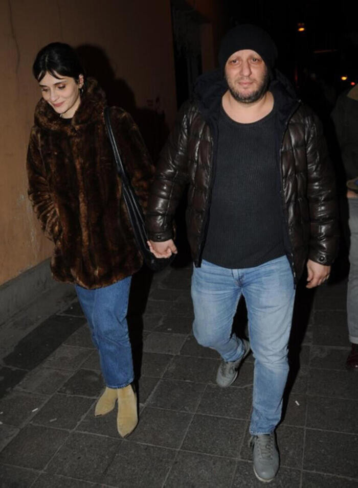 Oyuncu Meriç Aral ile Serkan Keskin el ele görüntülendi - Resim: 1