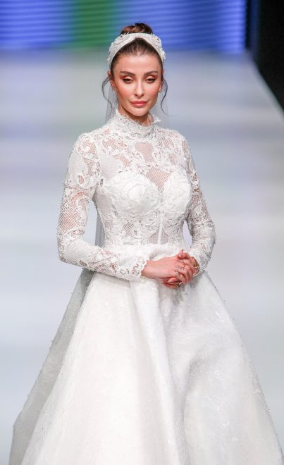 Özge Ulusoy Antalya’da gelinlik giydi - Resim: 1