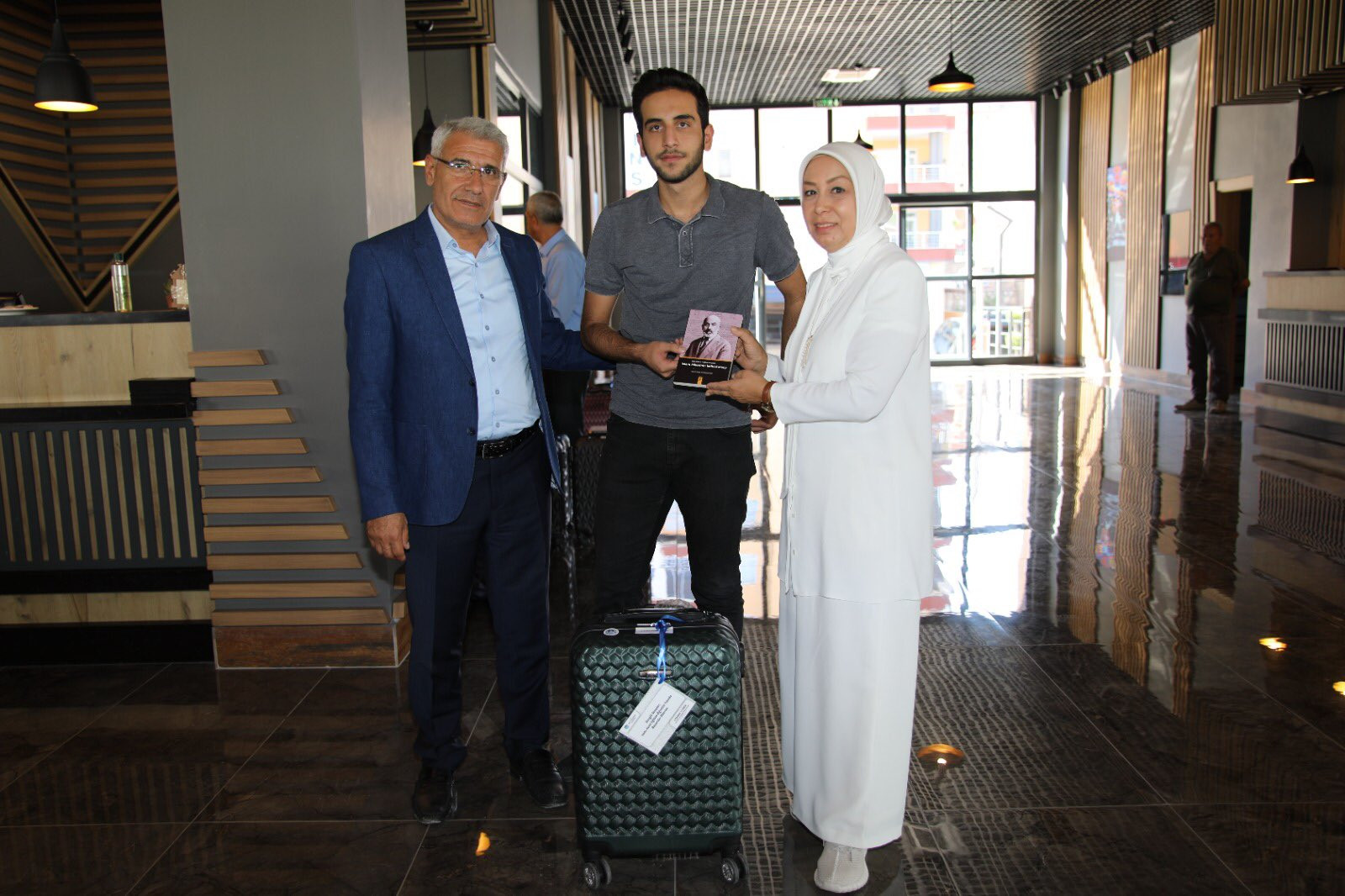 AKP'li Çalık 12 Bin Liralık Ayakkabısının Yerine Daha Ucuzunu Giydi - Resim: 1