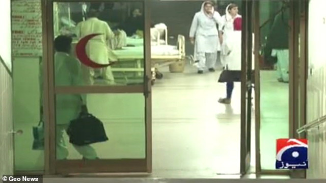 8 saatlik ameliyatta kadın hastaya tecavüz ettiler - Resim: 1