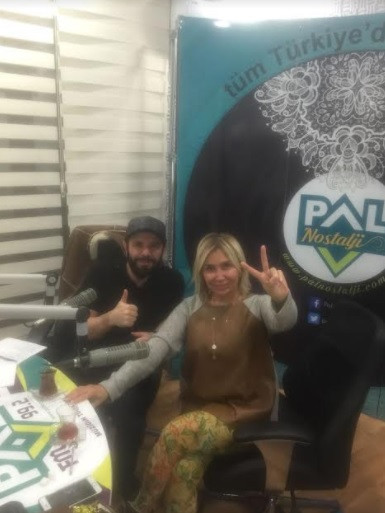 Ünlü şarkıcıdan Yonca Evcimik'e engel - Resim: 1