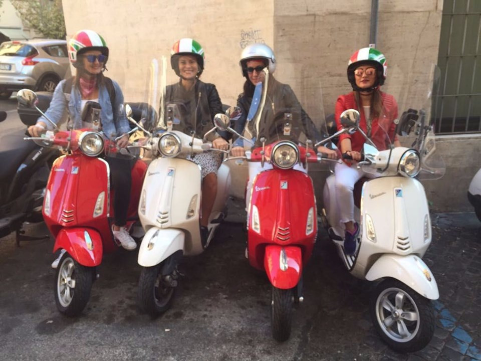 Seda Öğretir, Yeşim Sağlam, Deniz Tüysüz ve Deniz Kilislioğlu kız kıza Roma tatilinde - Resim: 1