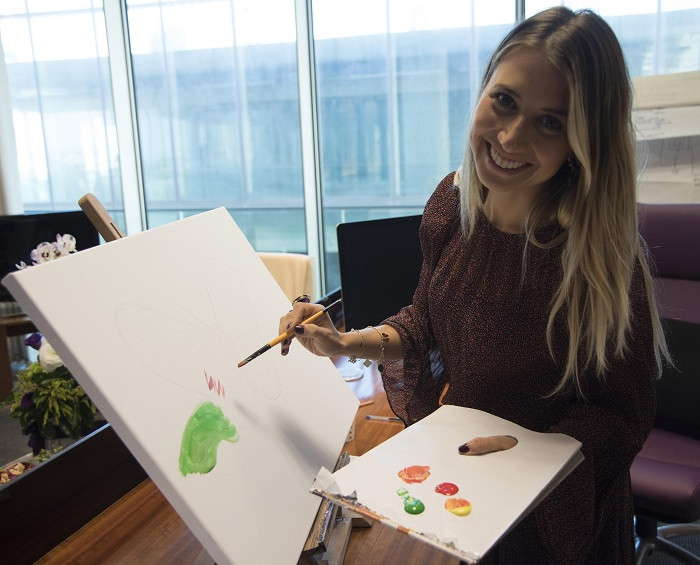 Sosyetenin ünlüleri Kelebek hastaları için fırçayı eline