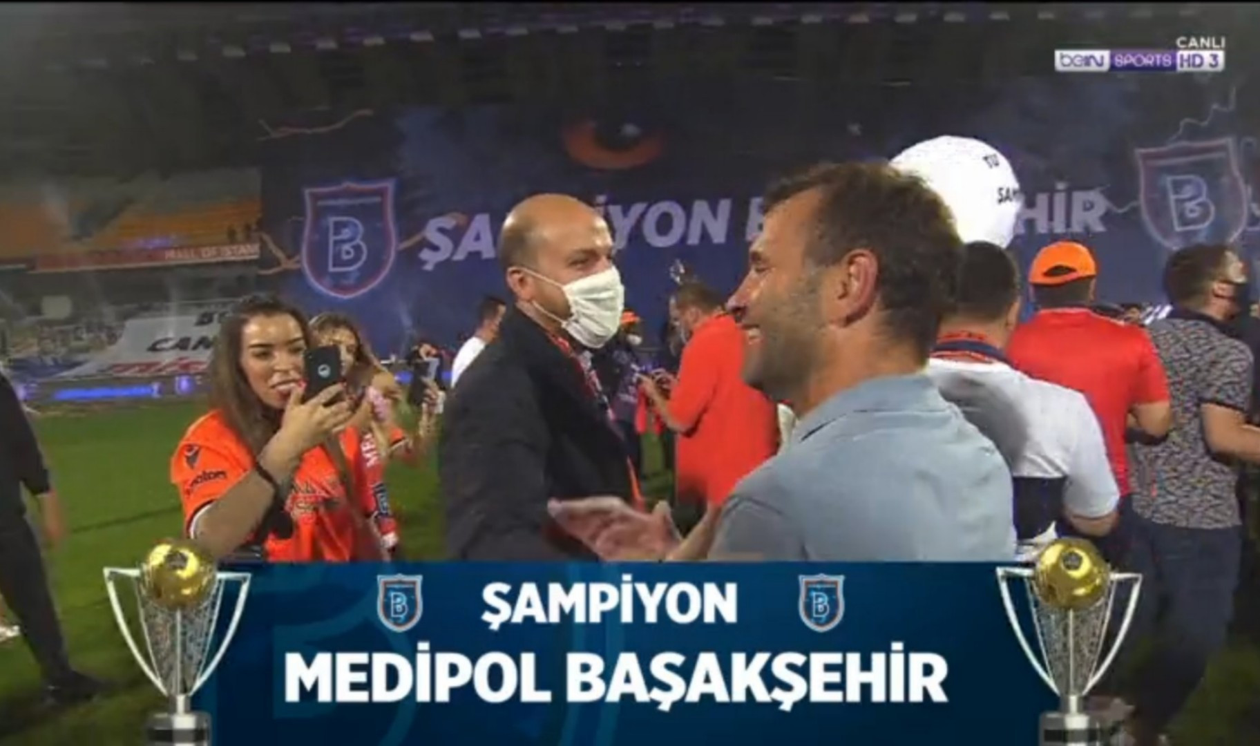 Bilal Erdoğan Başakşehir'in şampiyonluğunu böyle kutladı - Resim: 2