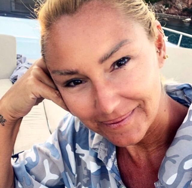 Pınar Altuğ takipçisinden gelen olumsuz yorumu affetmedi - Resim: 1