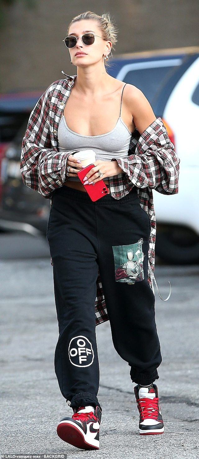 Justin Bieber'ın eşi Hailey Bieber sütyensiz görüntülendi - Resim: 2