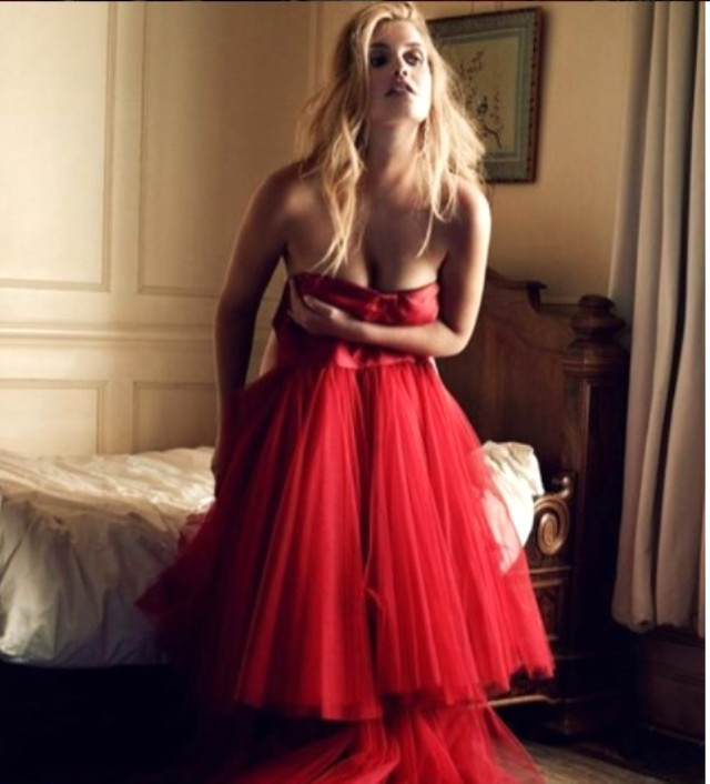 Kitty Spencer, paylaştığı yatak fotoğrafı ile ağızları Kitty Spencer, paylaştığı yatak fotoğrafı ile ağızları