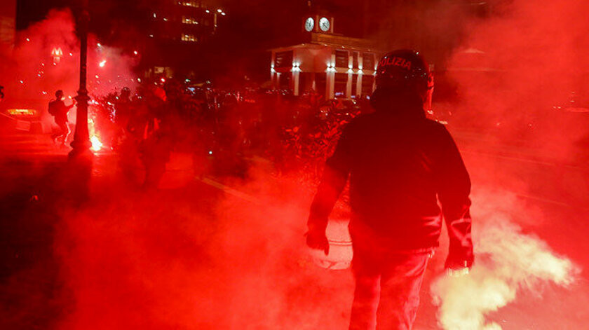 İtalya'da halk sokaklarda, protestolar büyüyor - Resim: 2