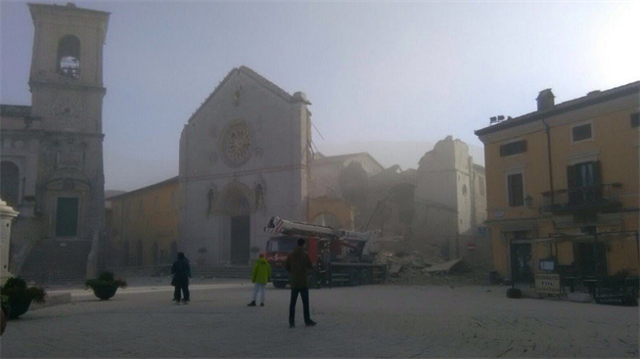 İtalya'da yaşanan 7,1 büyüklüğündeki deprem komşu ülkelerden hissedildi - Resim: 2