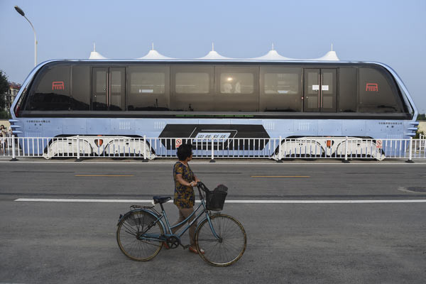Çin'de 1200 kişi kapasiteli otobüs test sürüşü yaptı - Resim: 1