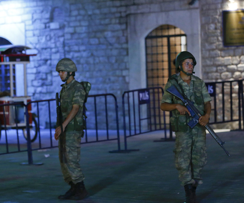15 Temmuz askeri darbe girişimi! Saat saat Türkiye'nin en uzun gecesi - Resim: 15