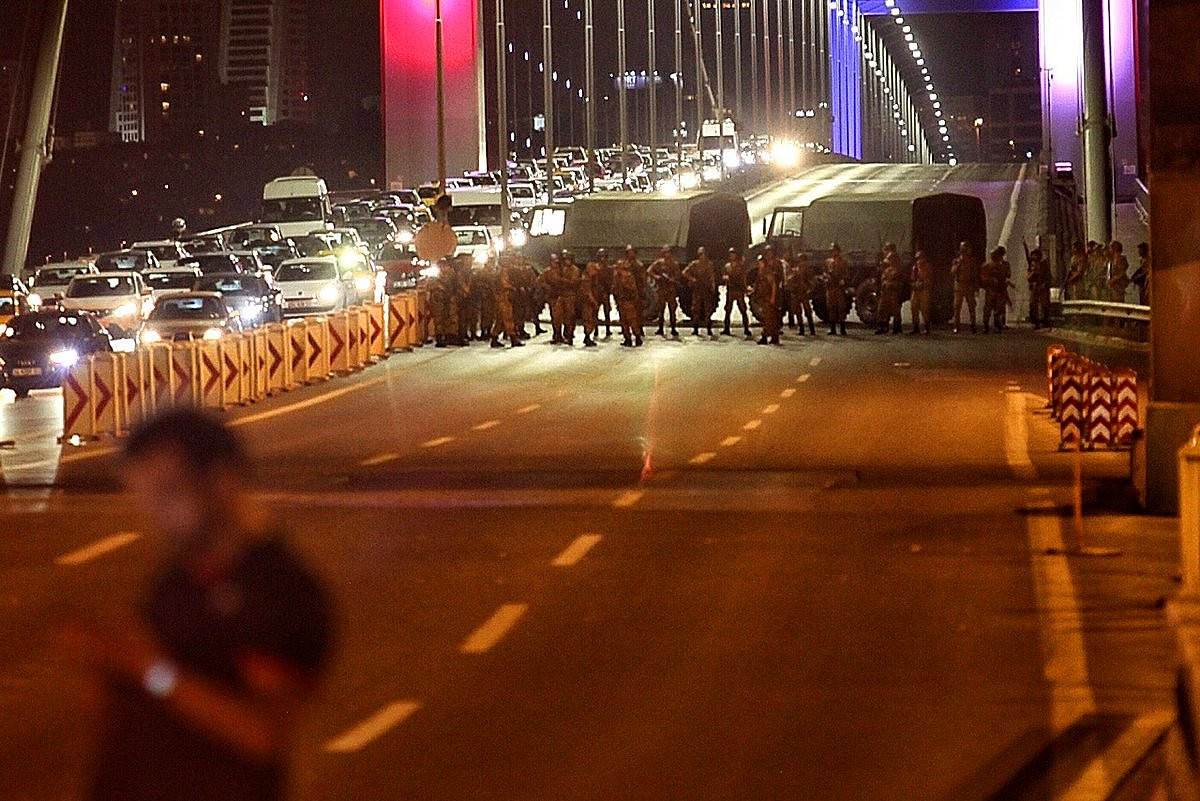 15 Temmuz askeri darbe girişimi! Saat saat Türkiye'nin en uzun gecesi - Resim: 5