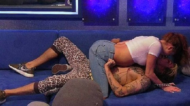 İngiltere'de tartışma yaratan görüntüler: Canlı yayında seviştiler! - Resim: 1