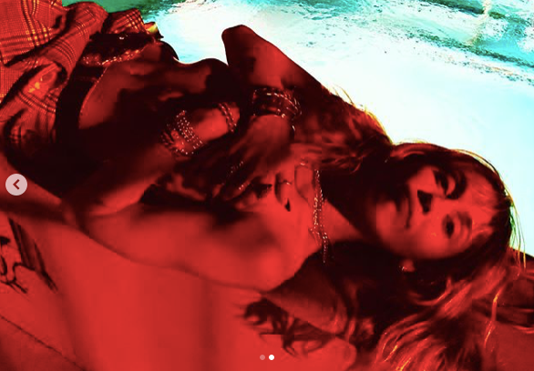 Miley Cyrus üstsüz pozuyla sosyal medyayı salladı - Resim: 2